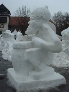 thumbnail of African Drummer snow sculpture