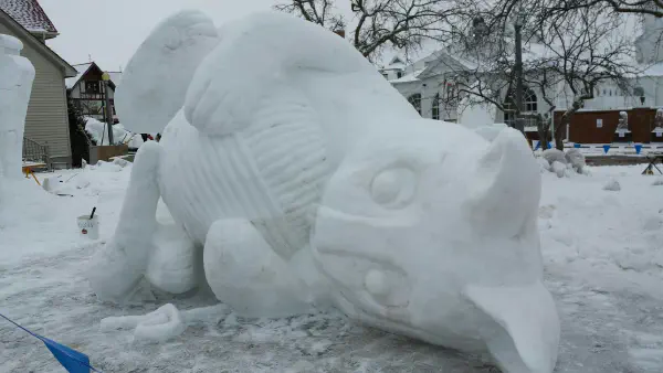 Cat Playing With Yarn snow sculpture